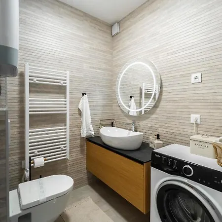 Skyline Retreat - Private Rooftop Wellness Apartament