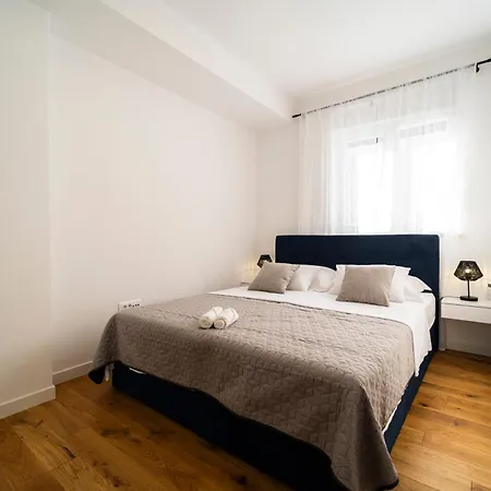 Skyline Retreat - Private Rooftop Wellness Lejlighed *