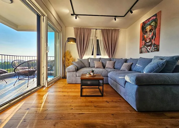 아파트 Skyline Retreat *