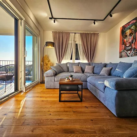 Appartement Skyline Retreat - Private Rooftop Wellness *