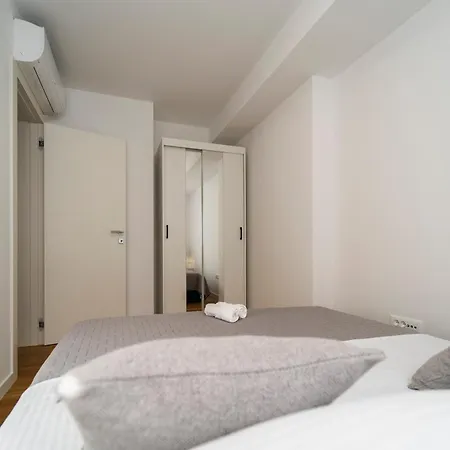 Skyline Retreat Apartament *