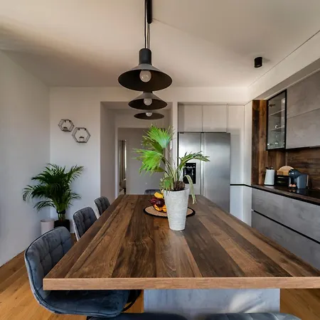 Skyline Retreat - Private Rooftop Wellness Apartment