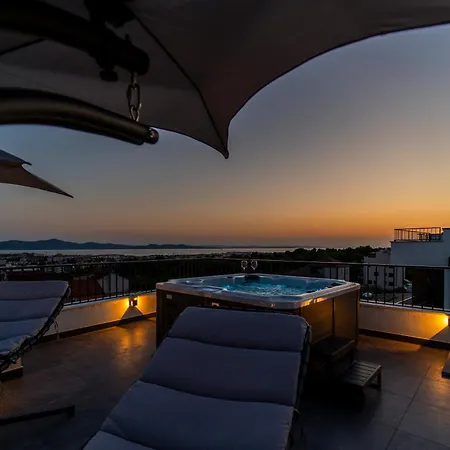Skyline Retreat - Private Rooftop Wellness Appartement *