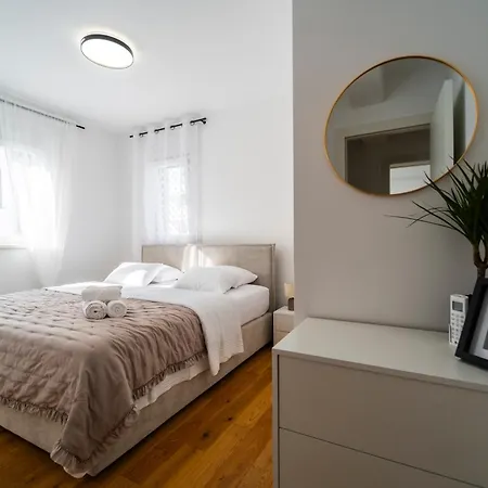 Skyline Retreat - Private Rooftop Wellness Appartement Zadar
