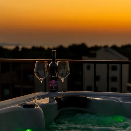 Appartement Skyline Retreat - Private Rooftop Wellness Zadar