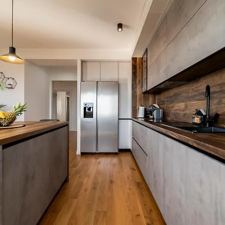 Appartement Skyline Retreat - Private Rooftop Wellness Zadar